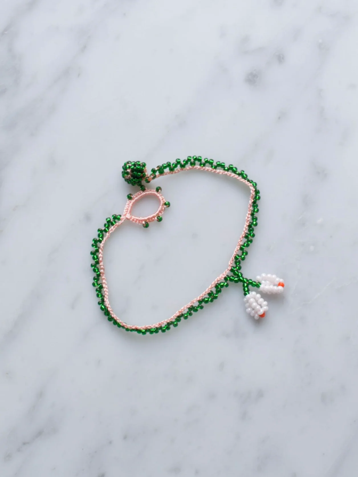 Armbånd • Kniplet • Grøn med hvid blomst - Image 3