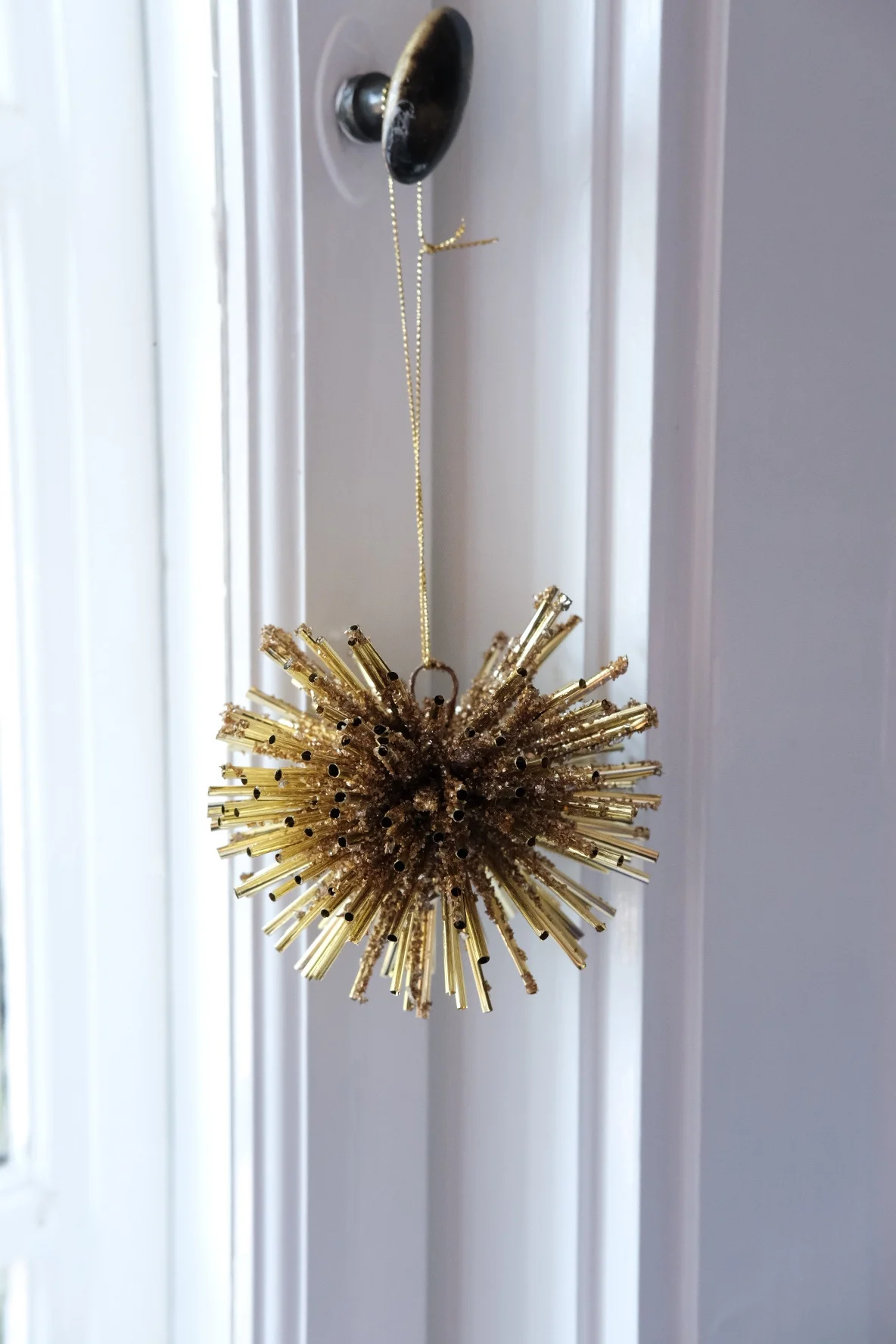 Julepynt • Dekoration • Kugle af Rør • Guld & glimmer - Image 2