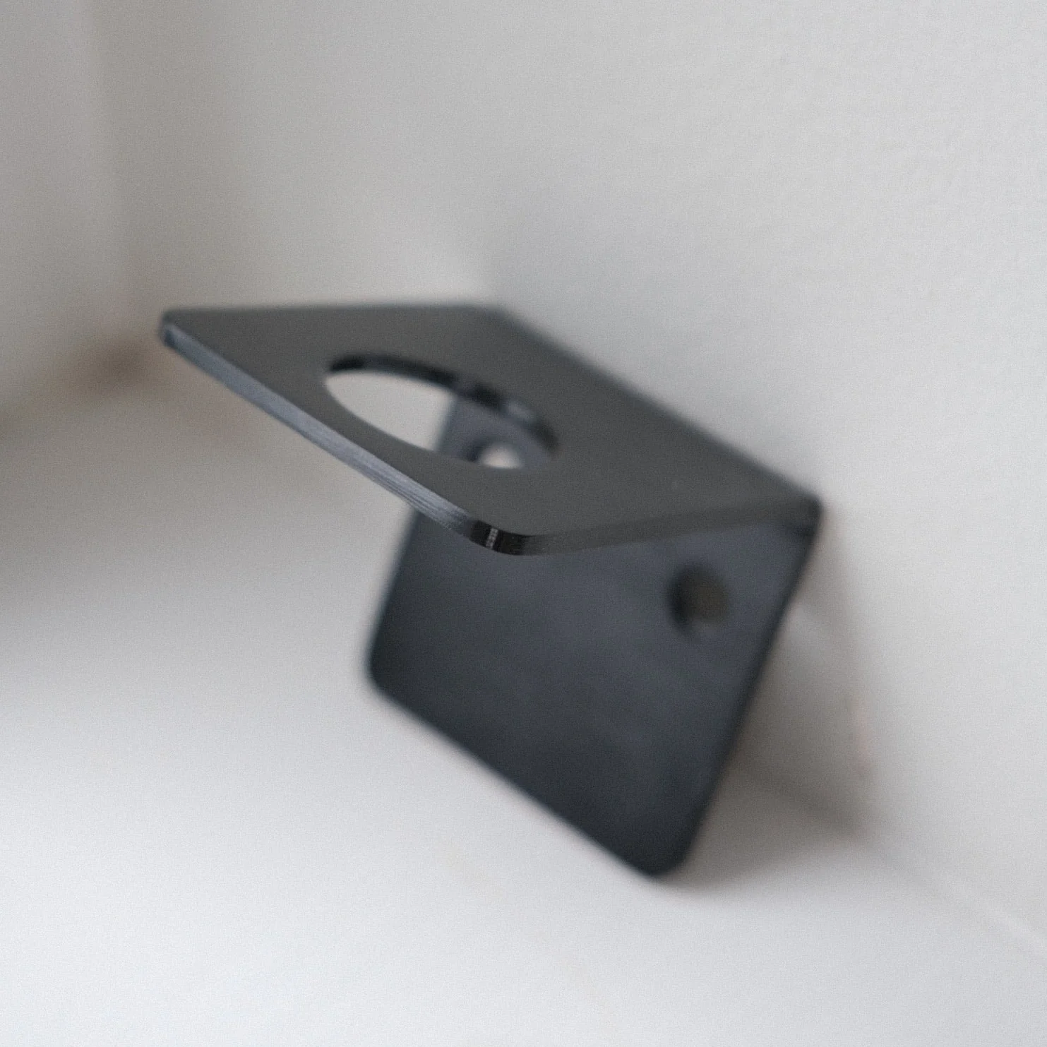 Vægophæng til sæbedispenser • Sort