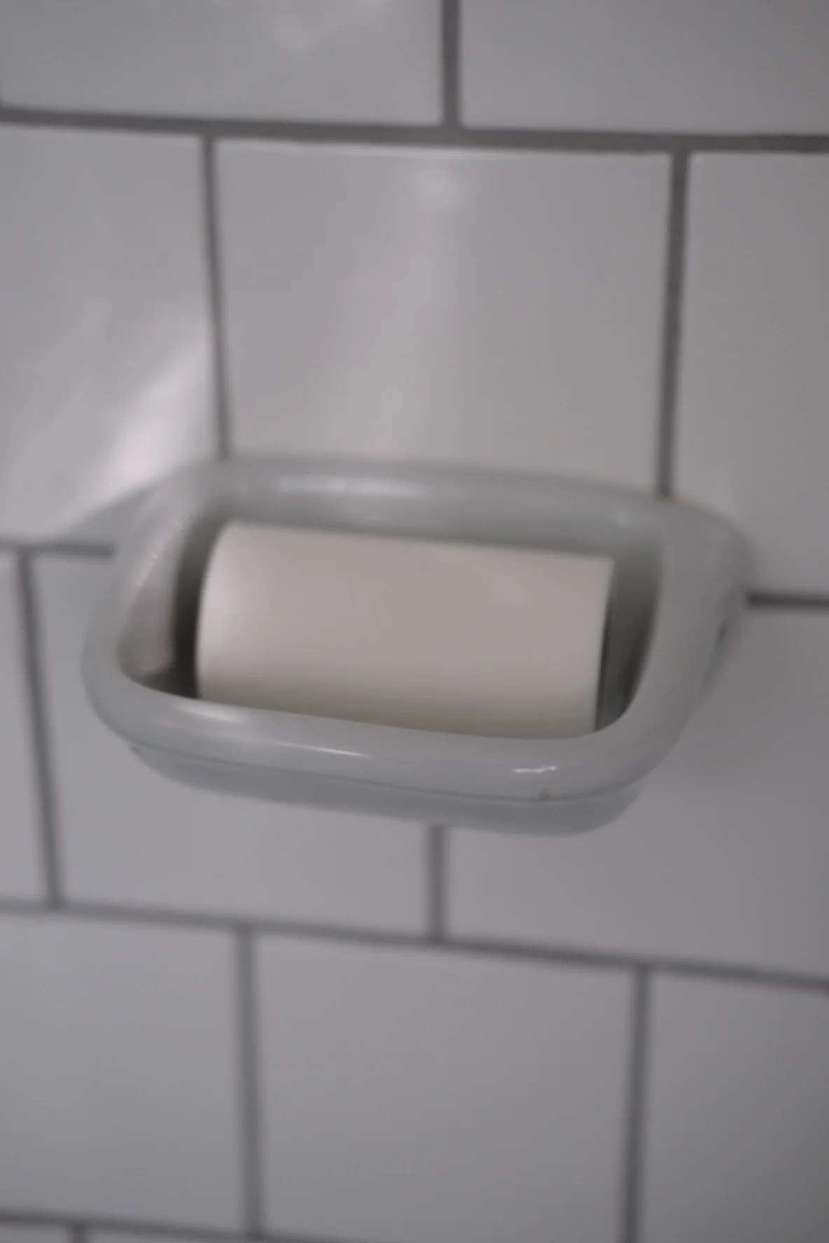 Toiletrulleholder • Porcelæn - Image 3