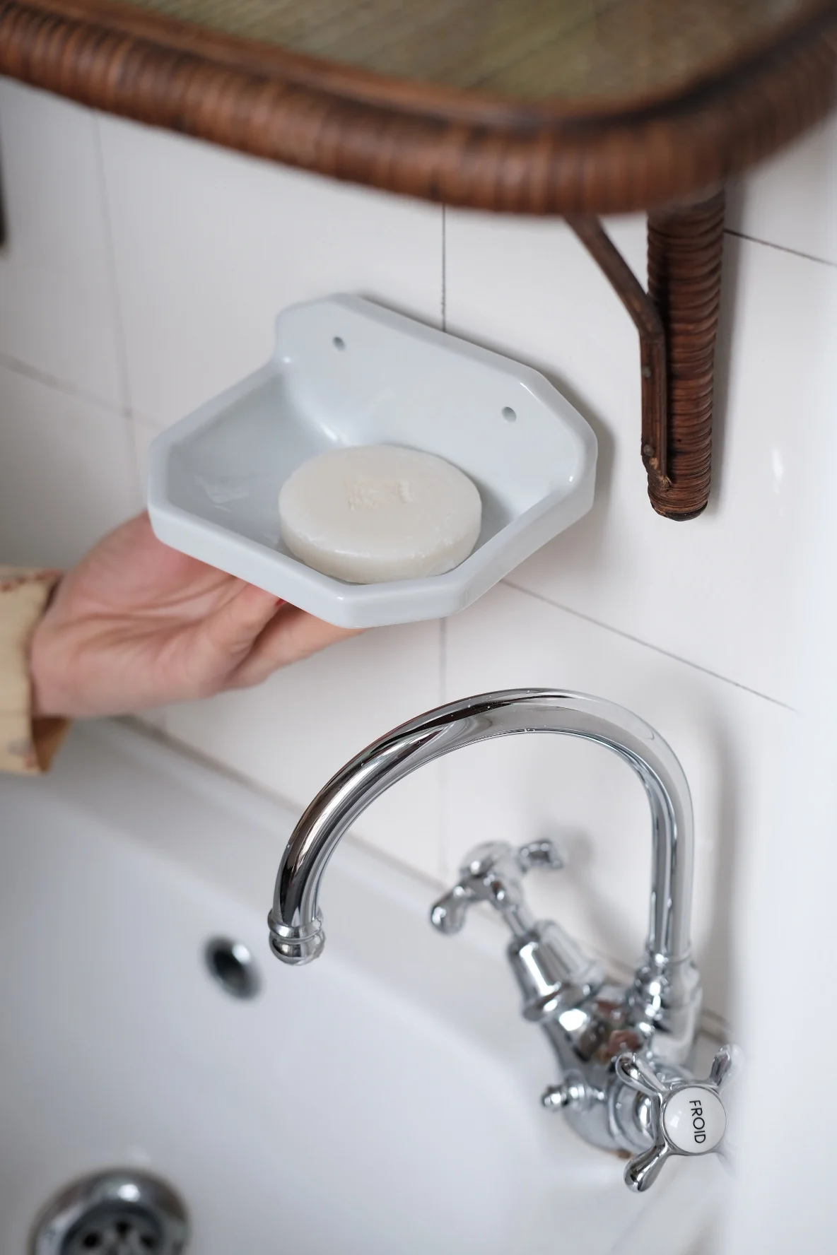 Vægophæng til sæbe • Porcelæn • Hvid