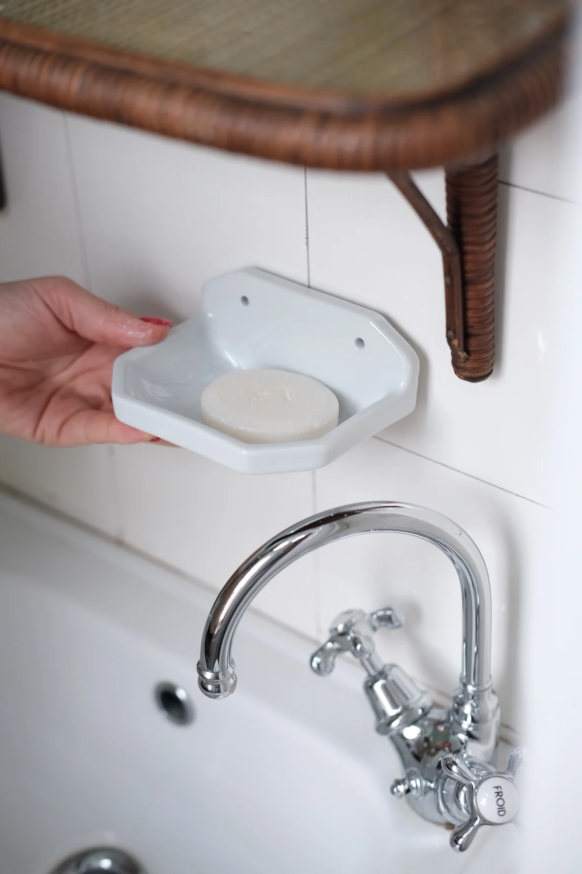 Vægophæng til sæbe • Porcelæn • Hvid - Image 3