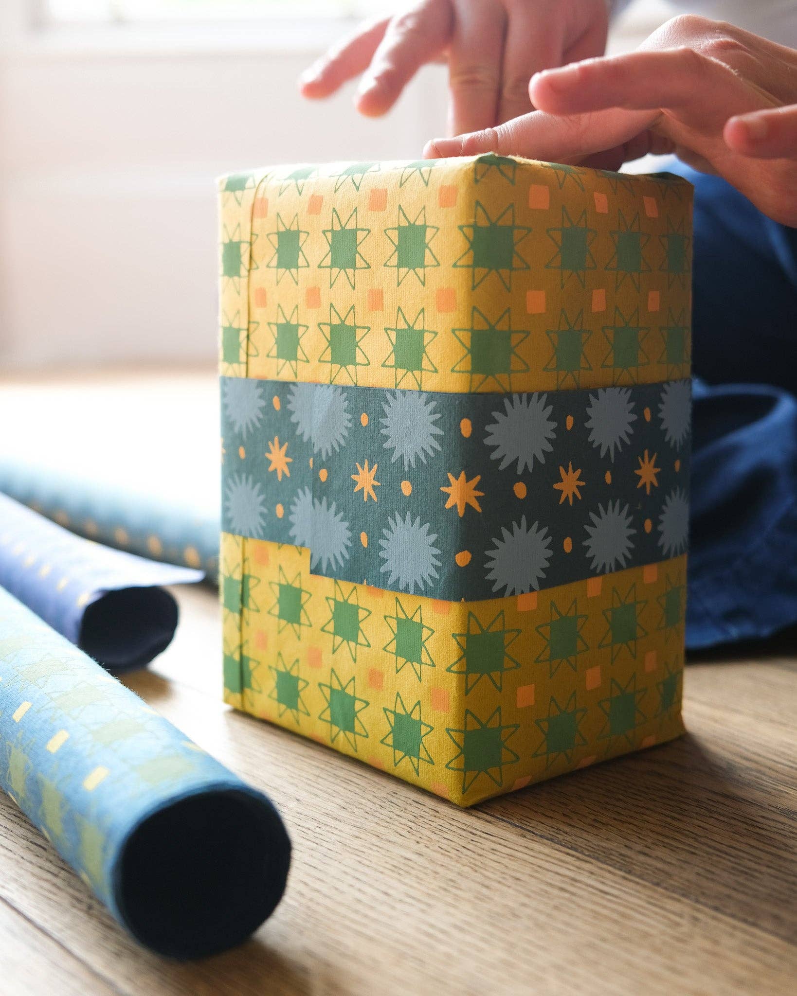 Gavepapir • Gule Stjerner • 3 Ark • Sendes Ikke - Image 3